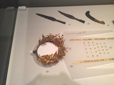 Greeks gold wreath and knives
